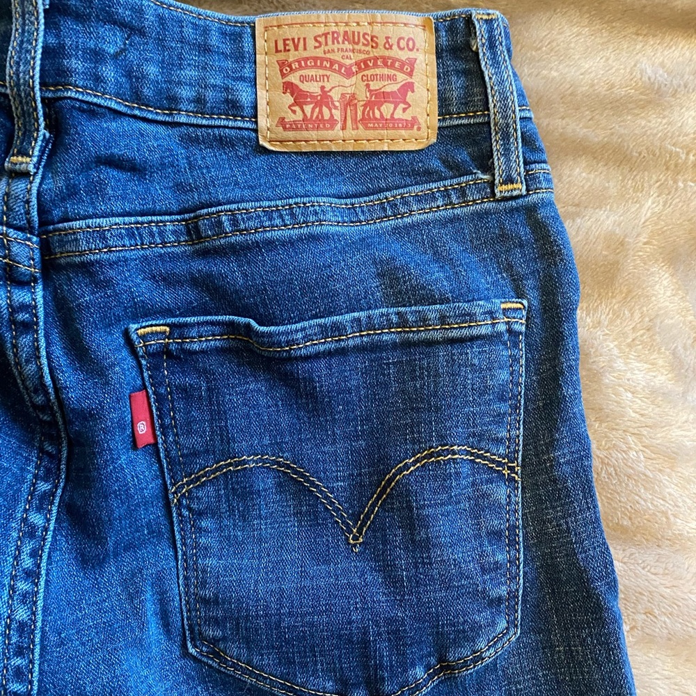 Dark wash Levi skinny jeans